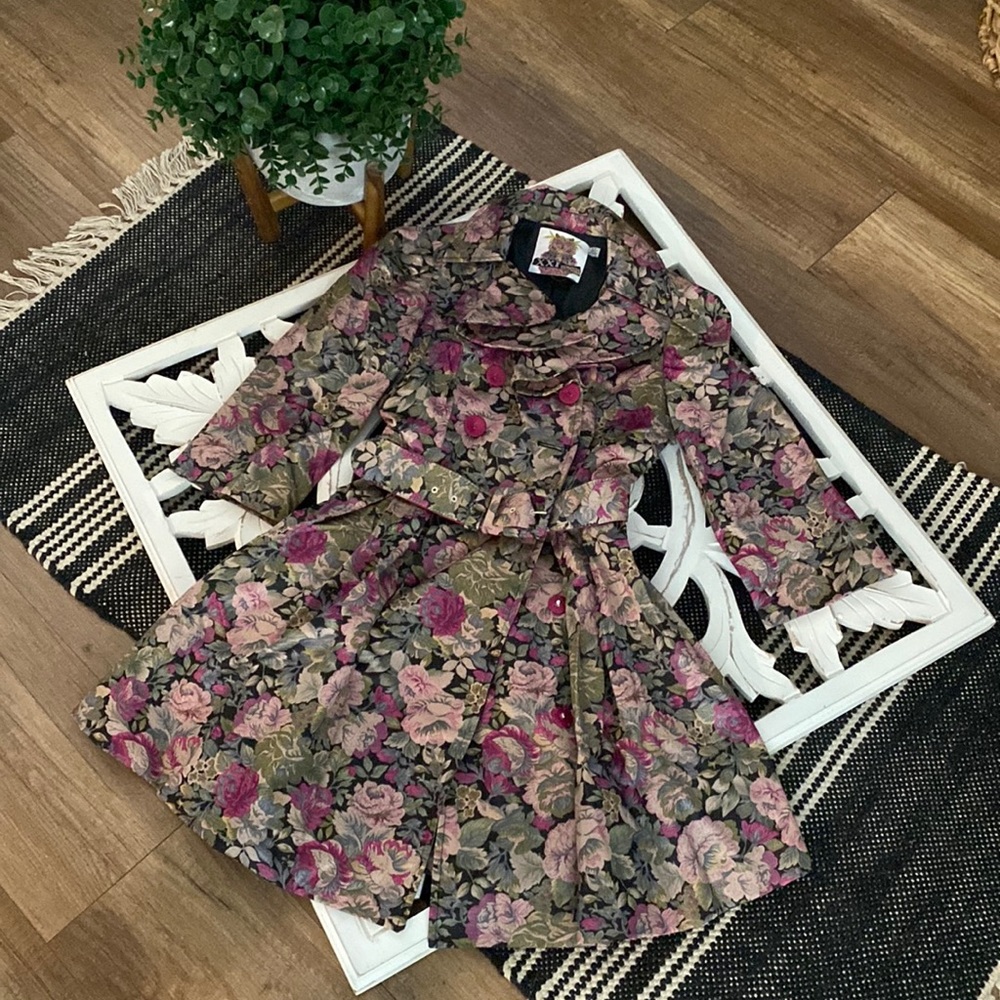 Gorgeous floral tapered and belted jacket. Brand new without tags!  Size small.